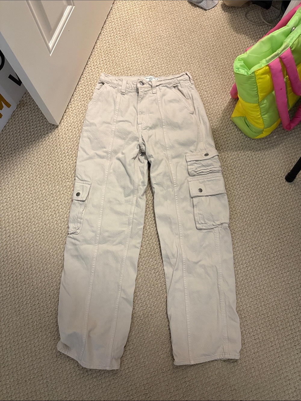 Abercrombie & Fitch Women’s Cargo Pants in Light Beige